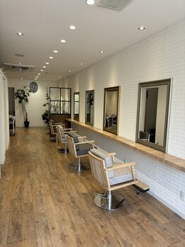 落ち着いた空間で過ごしやすいと大好評♪髪の悩みも話しやすい雰囲気で大人女性に人気◎