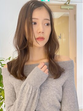 レア 表参道(L'ea) 大人ガーリーダークアッシュミディアムレイヤー似合わせカット