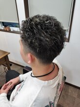 ミリヘアー(mirihair) ホワイトメッシュ×極道パーマ×フェード