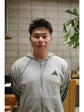 ウェウェ(wewe) メンズ動きを作りやすい ピンパーマ アクティブショート