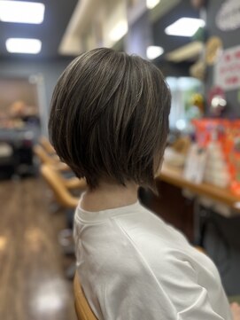 リッツファミリーズ ニコ本原店(RIT FAMILY Z) 大人ショート/ショートボブ/白髪ぼかし/白髪ぼかしハイライト/