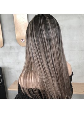 リリ(Riri) ベージュコントラストバレイヤージュ