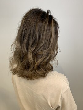 ルービック 難波(Rubik's) イルミナカラーで作るバレイヤージュ