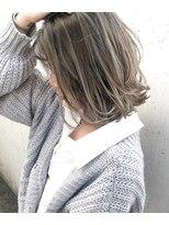 トルネード(TORNADO)&nbsp;外国人風ボブ 鎖骨ロブ ハイライトバレイヤージュ グレージュ