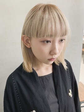 テトヘアー(teto hair) ホワイトブロンド ワイドバング  刈り上げ ボブ ウルフ
