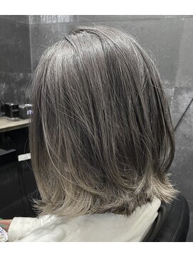 エーデルシェーンハイト(EDEL schonheit) ブリーチ2回ベース×グレージュグラデーション