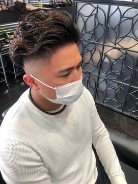 ヒロザバーバー(HIRO THE BARBER) パーマ×スキンフェード