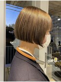 ミニボブ×柔らかベージュ