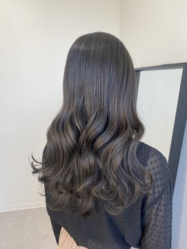 キュエム(Cuem) 【Cuem 小原】グレージュ　ロング　イルミナカラー