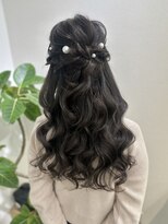 マーリー(marlee)&nbsp;華やかめふわっとハーフアップ