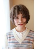 アッシュグレイラウンドショートヘア　ラフウェーブ仕上げ