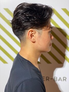 バーバーバー 四谷(BARBER-BAR) ビジネス爽やかフェザースタイル
