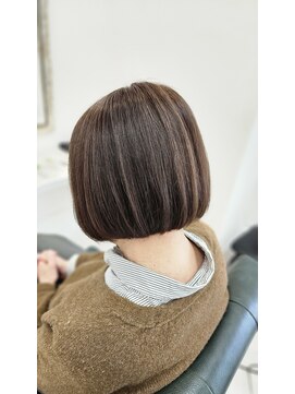 ネクサス NEXUS ツヤが出る大人ボブ。ダメージを抑えたカラー