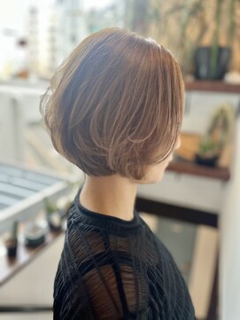 サーティーン(THIRTEEN) HUE Mirai透明感カラー×ふんわりショートボブ 30代・40代