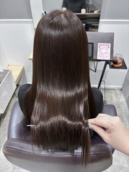 イロ バイ ミロク(ILO by miloc)の写真/白髪を隠すだけじゃない。イノアカラーで叶える、艶と透明感のある大人のグレイカラー。