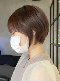 丸みショートボブ ピンクベージュ 前髪あり 簡単スタイリング