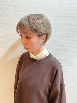 ダット(Dat) ホワイトブロンド×くびれショート/20代30代40代