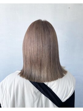 リノショアーズ ショウナン 辻堂店(RinoShores SHONAN) 外ハネ切りっぱなしミディアム大人美人ミルクティーベージュ