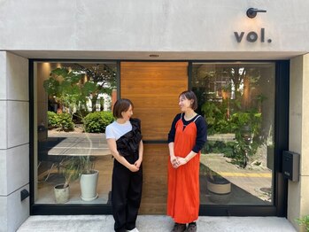 ボル(vol.)の写真/【女性目線での褒められstyle*】気さくな雰囲気が魅力のスタイリストがあなたらしさを惹きだします◇
