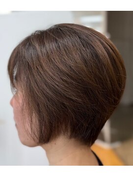 デジレ 前下がりのグラデーションボブ