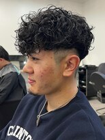 スペインカールスパイラルパーマツイストパーマフェード短髪