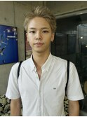 ブリーチデザイン　ホワイトブロンド　スパイキーショート