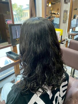 ビーチェ 小岩(Bice) 透明感のある暗髪に相性抜群。大人ウェーブロング