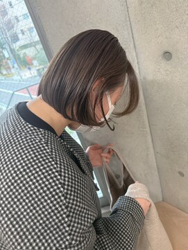 エウペ 渋谷(WEUPE) 斜めバング/グレージュカラー/デザインカラー/シルキーベージュ