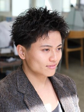 フィフス 天神大名(fifth) ピンパーマで動きを出すスパイキーテーパーフェードショート◎