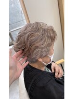 ベルシス(Bellexsis)&nbsp;白髪活かしハイライト/パーマスタイル