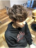 くせ毛風パーマソフトツーブロックフェザーマッシュビジカジ