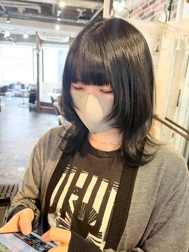 トロニー(TLONY) ウルフカット　ブルーブラック　stylist/miaki