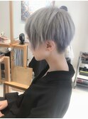 イメチェンくびれショートカット ホワイトアッシュグレージュ