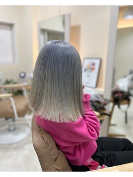 カリーナ(CARINA) ホワイトカラー/ブルーシルバーグラデーション