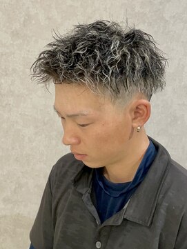 レガシーヘアーデザイン(Legacy hair design) 【Taku】ホワイトハイライト×ツイストパーマ♪ 天神/今泉