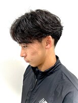 ヒュイル バイ ニアウ(Hwyl by Niau)&nbsp;シャドウパーマセンターパート刈り上げニュアンスパーマメンズ