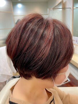 ポノ(Pono) 白髪ぼかしハイライト大人ショートカット丸みショート白髪染め