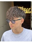 束感ツイストスパイラル前下がりマッシュショートスキンフェード