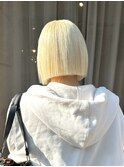 ホワイトブロンド抜きっぱなしブリーチハイトーンカラーミニボブ