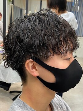 ジーニー 新百合ヶ丘(Genie) フェザーパーマサーフカール刈り上げセンターパート