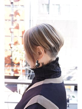 シィーム(cime) 大人のモードなショートスタイル