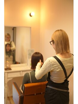 フィーラ(Feela)の写真/大型店が苦手な方へ。一人のスタイリストが最後まで担当する完全プライベートサロンで、心から寛ぐひと時を