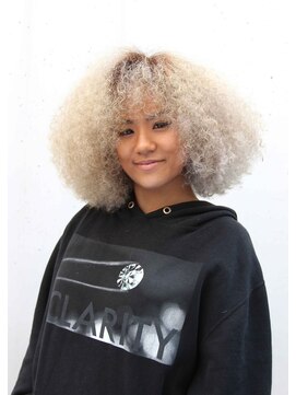 ラブ ロック Love' Lock ブリーチ毛の強めのスパイラルパーマ