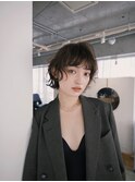 顔周りに動きのあるショートレイヤー×ベージュ