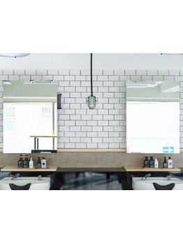 【三宮/元町5分】仕事帰りにも立ち寄れるメンズサロン。心地良い空間で、あなたに似合うスタイルをご提供！