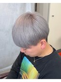 ホワイトシルバーアッシュ刈り上げマッシュ
