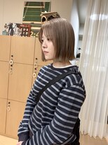 エミイ 鎌倉(eMii.)&nbsp;ハイトーンベージュ12トーンワンレン淡いピンク髪質改善