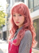 甘めピンクベージュで叶える韓国風ウェーブロング♪透明感たっぷり愛されハイトーンスタイル人気◎