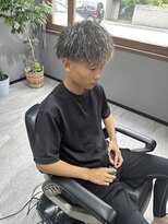 シンバ(Simba) ヤリラスタイル 縦落ちツイスト ハイライト テーパーフェード