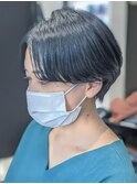 クールショート×イメチェンヘアスタイル×ネイビーブルー